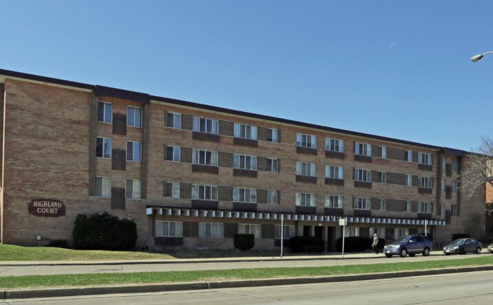 image of property at 2725 W HIGHLAND BLVD Milwaukee WI 53208-4331