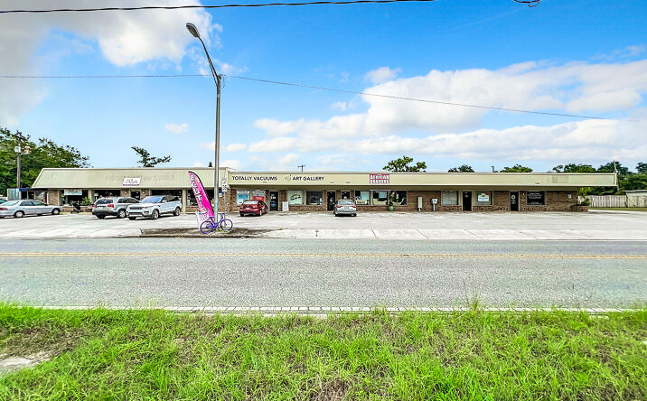 Pictures of Retail property located at 2563 Park Dr, Sanford, FL 32773 for sales - image #1
