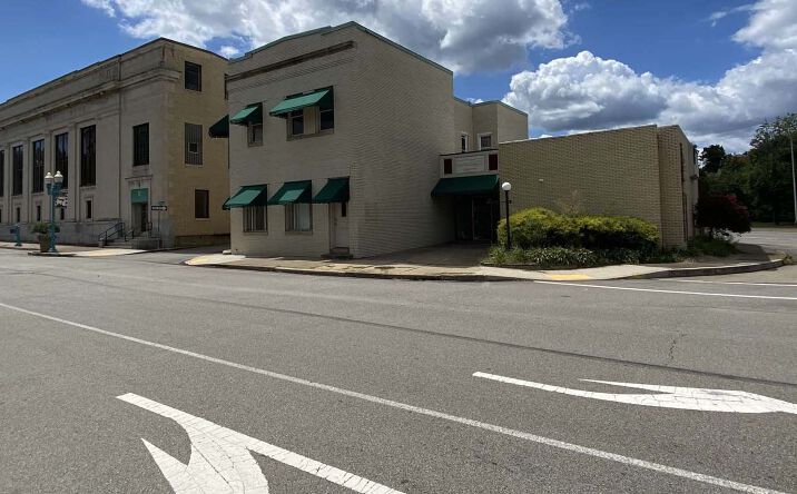 Pictures of Office property located at 415 Chartiers Ave, Carnegie, PA 15106 for sales - image #1