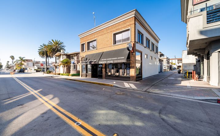 Pictures of Retail property located at 412 Walnut Ave, Huntington Beach, CA 92648 for sales - image #1