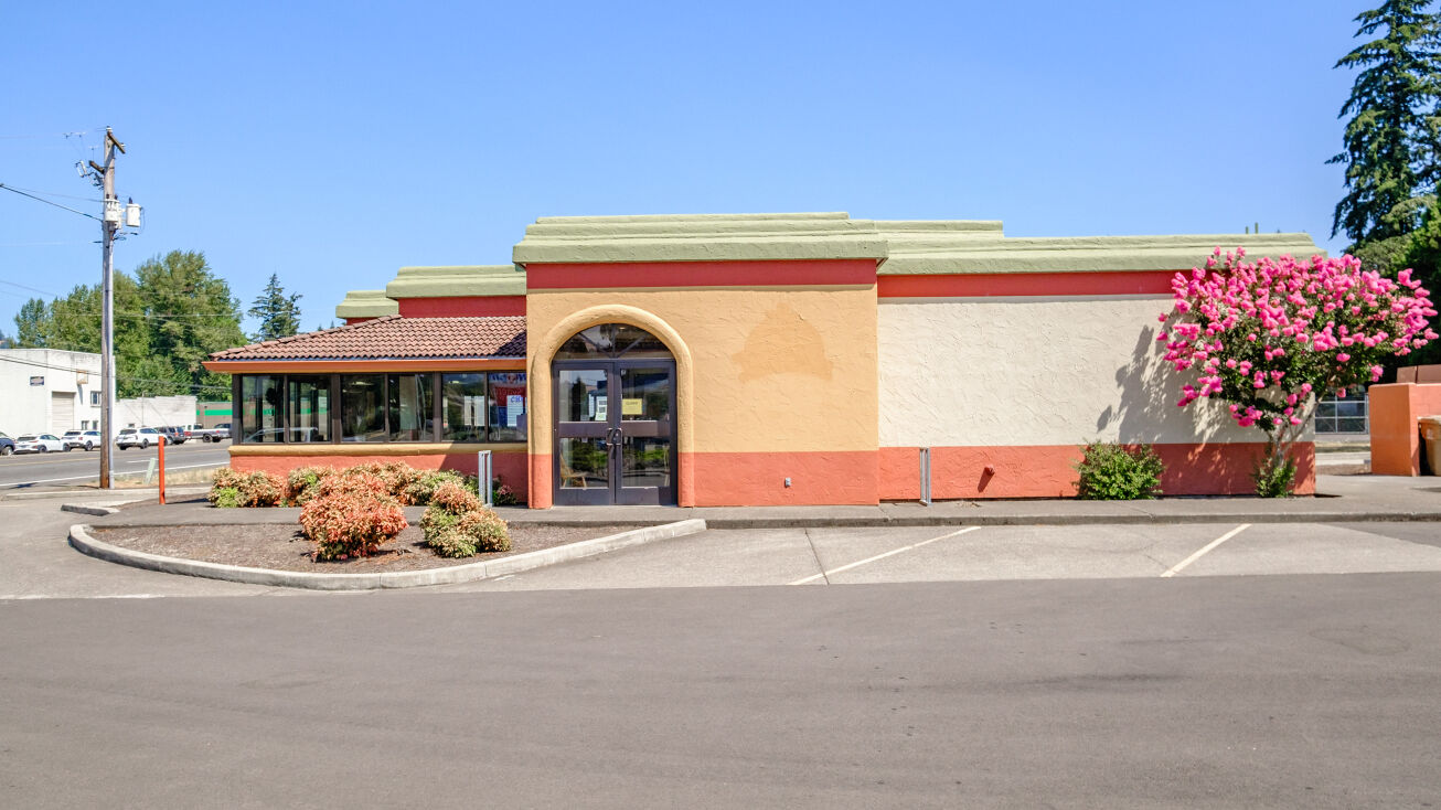 Pictures of Retail property located at 2301 Main St, Sweet Home, OR 97386 for sales - image #1