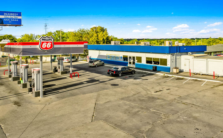 3834 SW TOPEKA BLVD Topeka KS 66609-1232 APN: 1341902003019010 | Crexi.com