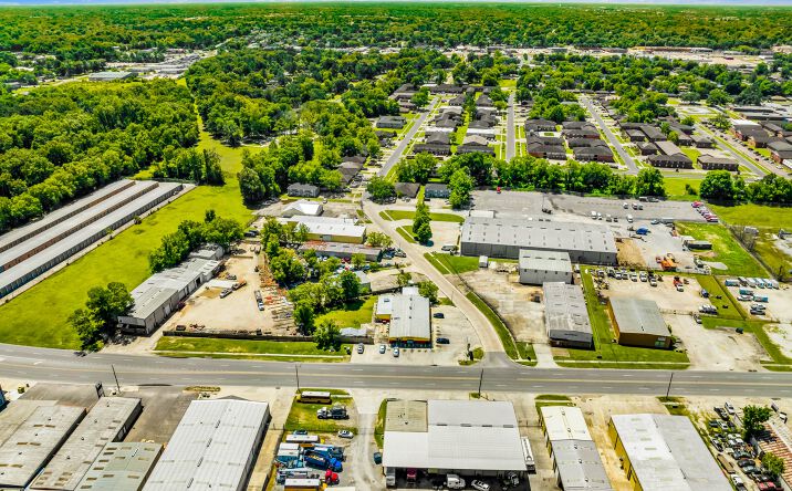 Pictures of Retail property located at 12606 S Choctaw Dr, Baton Rouge, LA 70815 for sales - image #1