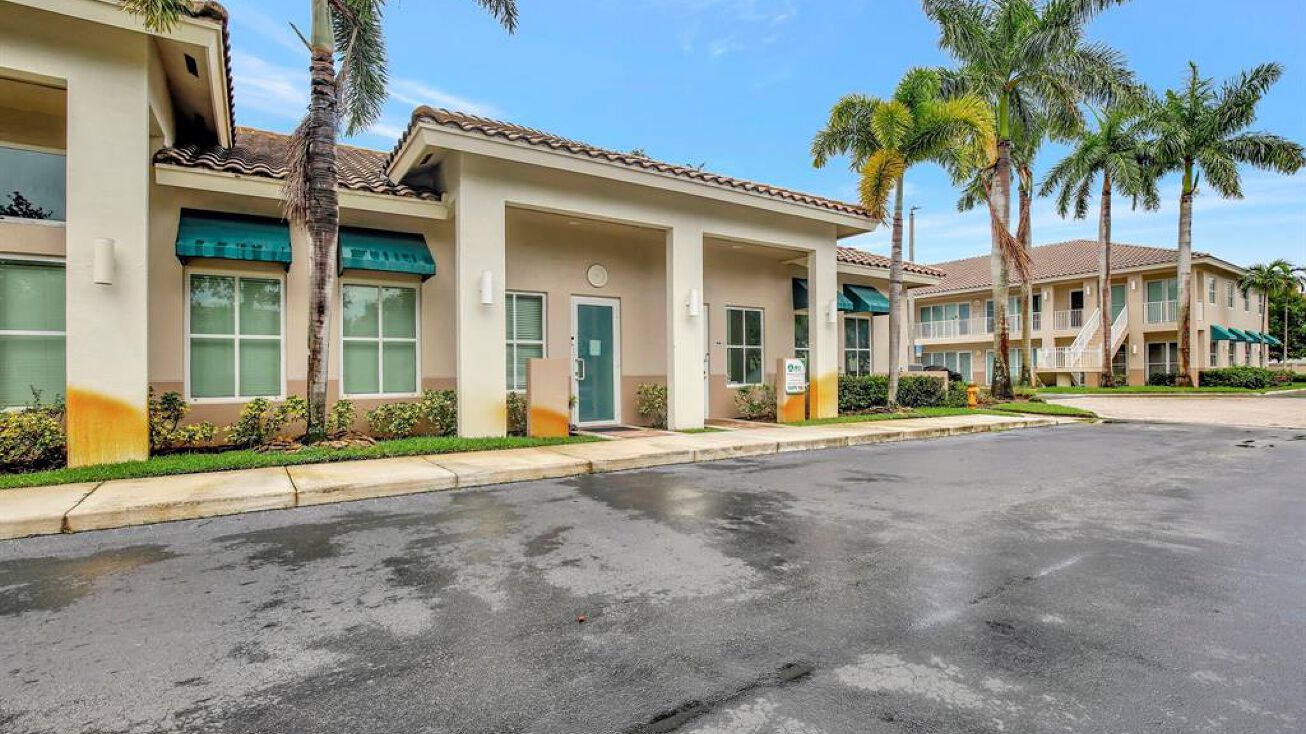 5230 S University Drive, Davie, FL 33328 | Crexi.com - 5917 S University Dr Davie Fl 33328