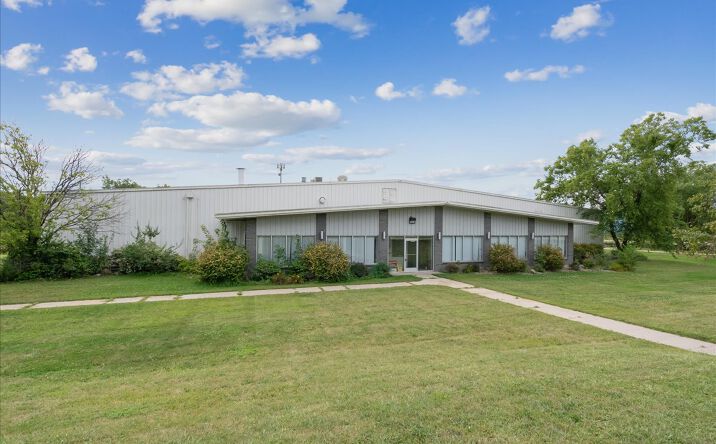 Pictures of Industrial property located at 1901 15th Ave, Eldora, IA 50627 for sales - image #1