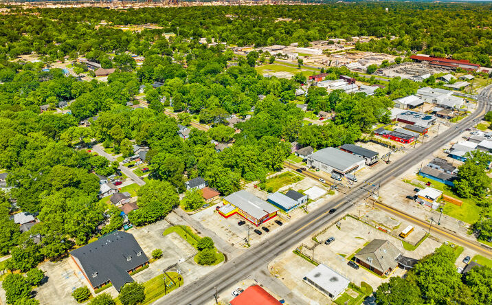 Pictures of Retail property located at 2023 N Foster Dr, Baton Rouge, LA 70802 for sales - image #1