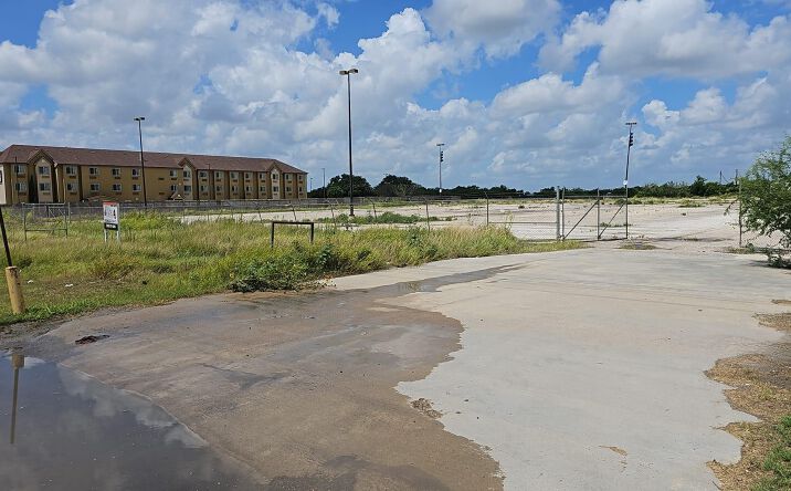 Pictures of Land property located at 337 N Sunset Strip St, Kenedy, TX 78119 for sales - image #1