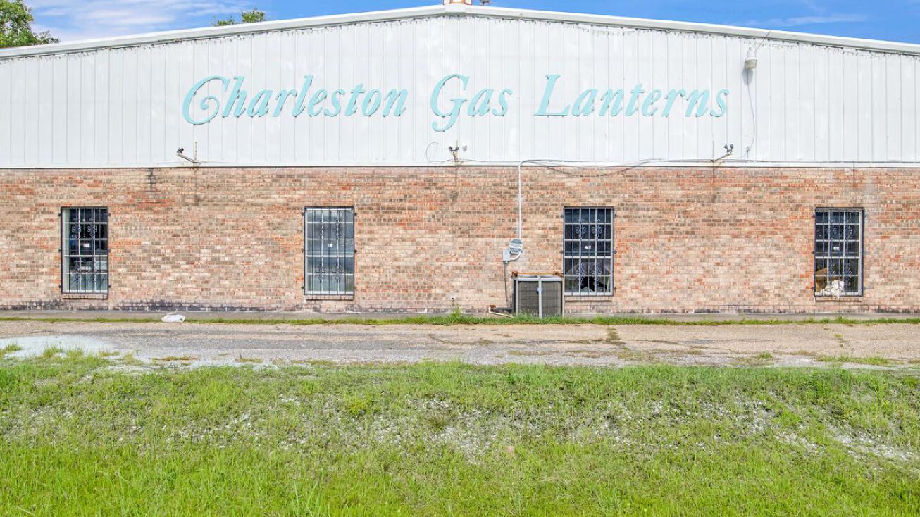 Pictures of Retail, Mixed Use, Special Purpose property located at 1800 East Interstate 65 Service Rd N, Mobile, AL 36617 for sales - image #1