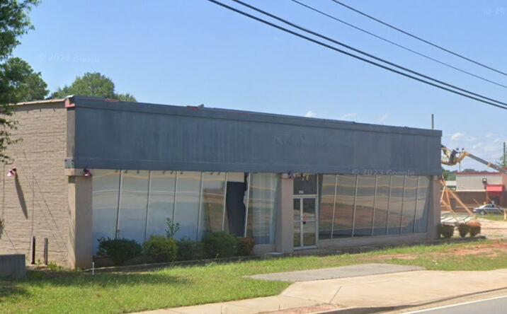 Pictures of Retail property located at 215 N Camellia Blvd, Fort Valley, GA 31030 for sales - image #1