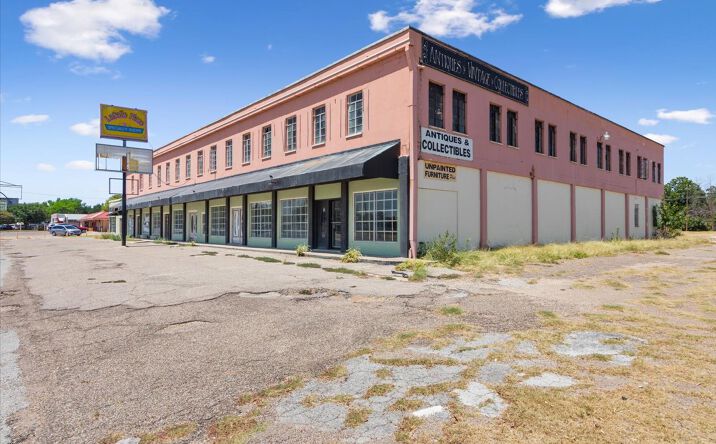 Pictures of Mixed Use, Multifamily, Retail property located at 2221 La Salle Ave, Waco, TX 76706 for sales - image #1