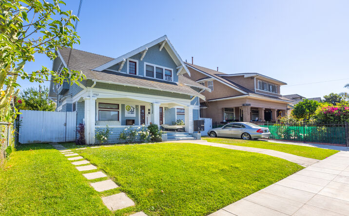 Pictures of Multifamily property located at 1460 W 28th St, Los Angeles, CA 90007 for sales - image #1