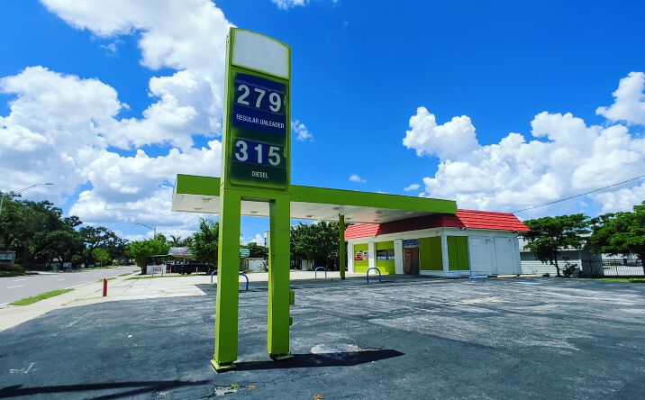 Pictures of Hospitality, Land, Mixed Use, Retail, Special Purpose property located at 1127 Manatee Ave E, Bradenton, FL 34208 for sales - image #1