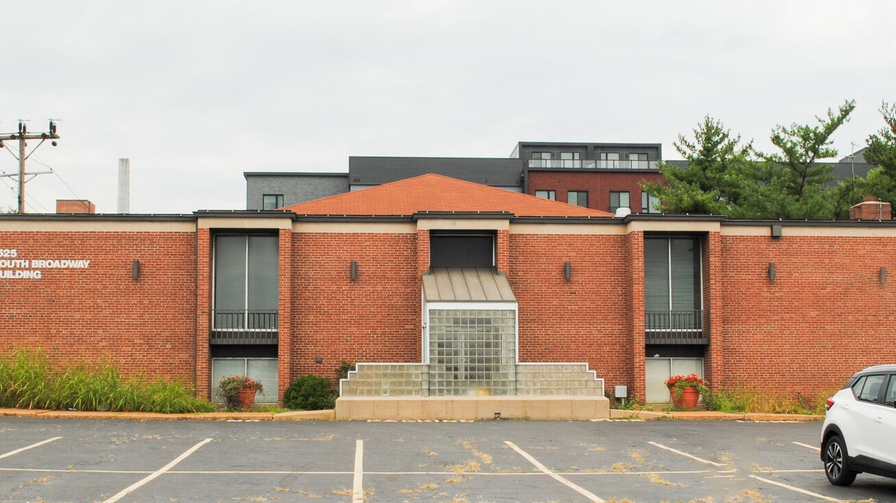 Pictures of Industrial, Office, Special Purpose property located at 1525 S Broadway, St. Louis, MO 63104 for sales - image #1