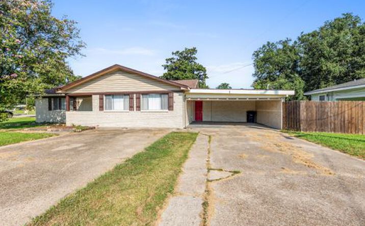 Pictures of Office, Mixed Use property located at 301 N Lewis St, New Iberia, LA 70563 for sales - image #1