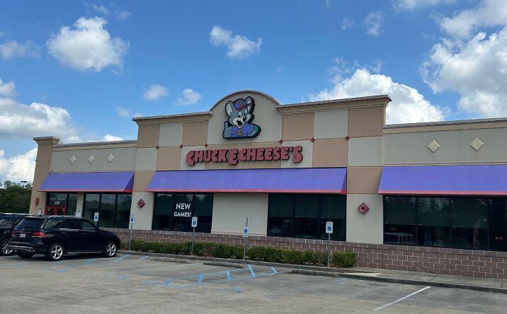 Pictures of Retail property located at 3731 Pecanland Mall Dr, Monroe, LA 71203 for sales - image #1