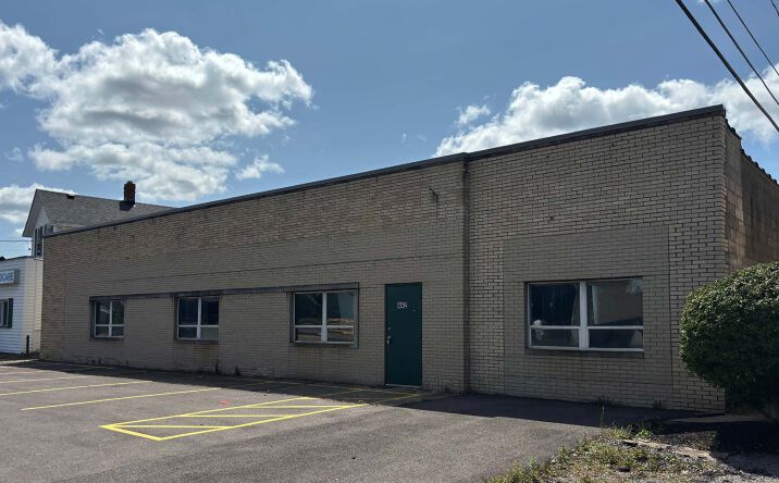 Pictures of Industrial property located at 442 S Green Rd, South Euclid, OH 44121 for sales - image #1
