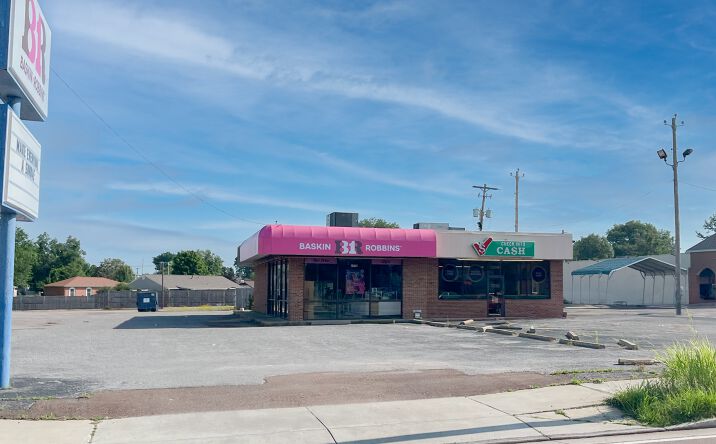 Pictures of Retail property located at 4758 Navy Rd, Millington, TN 38053 for sales - image #1