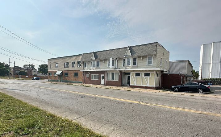 Pictures of Industrial property located at 1909, 1911, 1915 Tremainsville Road, Toledo, OH 43613 for sales - image #1