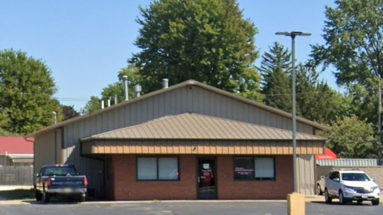 1687 N Henderson St, Galesburg, IL 61401