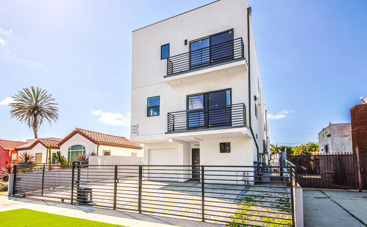Pictures of Multifamily property located at 1921 Carmona Ave, Los Angeles, CA 90016 for sales - image #1