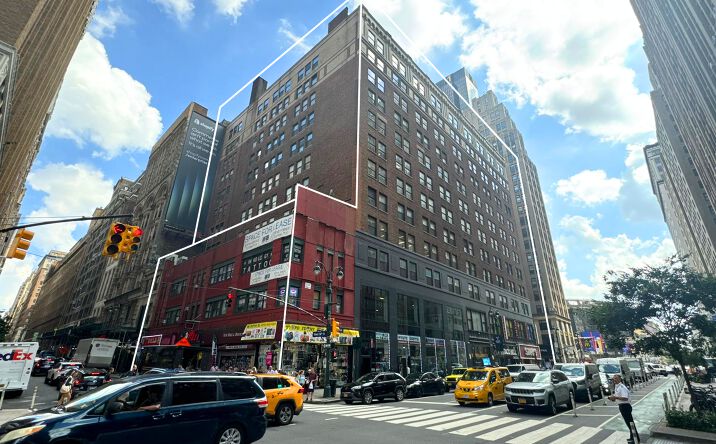 Pictures of Office, Retail property located at 500 8th Ave, New York, NY 10018, 516 8th Ave, New York, NY 10018 for sales - image #1