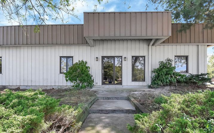 Pictures of Industrial property located at 636 S Center Street, New Washington, OH 44854 for sales - image #1