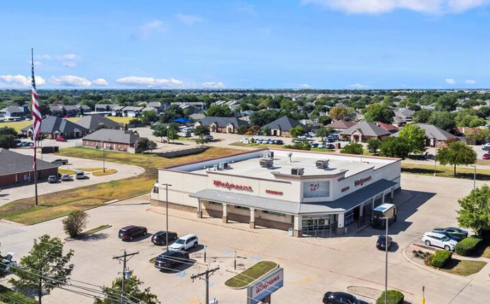 Pictures of Retail property located at 833 N Saginaw Blvd, Saginaw, TX 76179 for sales - image #1