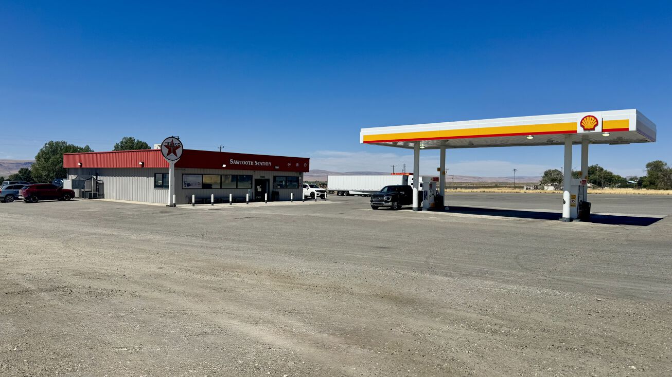 Pictures of Industrial, Retail property located at 24810 US-95, Orovada, NV 89425 for sales - image #1