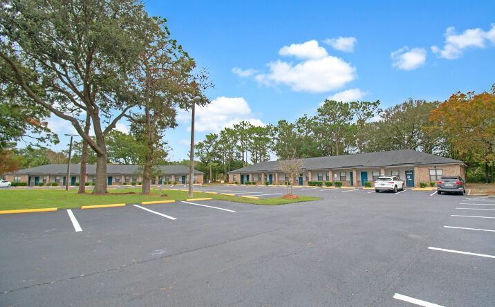 Pictures of Office property located at 550 Balmoral Cir N, Jacksonville, FL 32218 for sales - image #1