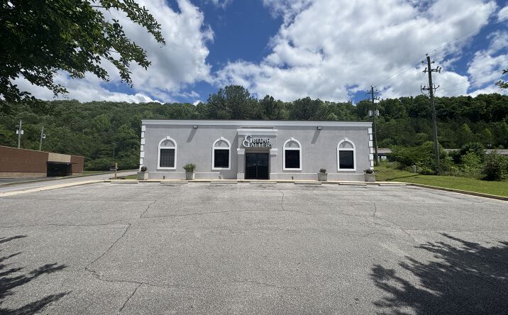 Pictures of Retail property located at 2621 Pelham Pkwy, Pelham, AL 35124 for sales - image #1