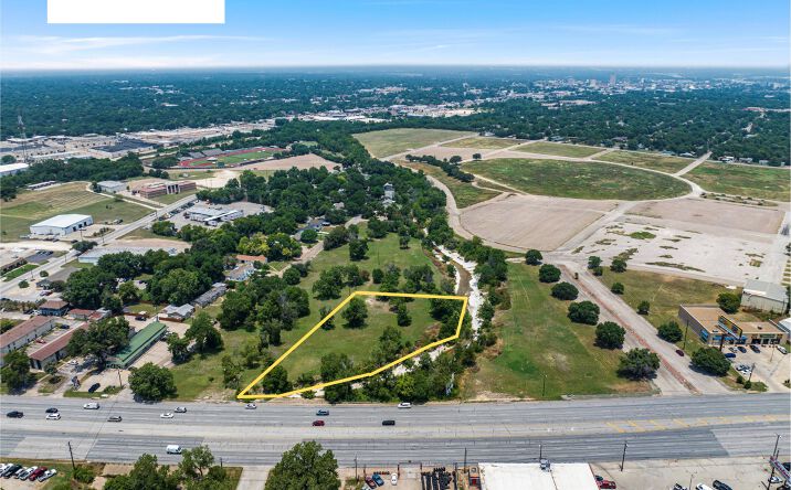 Pictures of Land property located at 914 S Valley Mills Dr, Waco, TX 76711 for sales - image #1