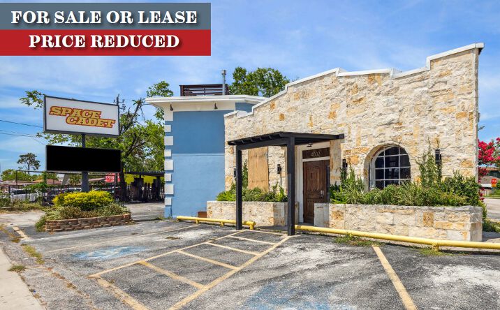 image of property at 4002 N MAIN ST Houston TX 77009-5330