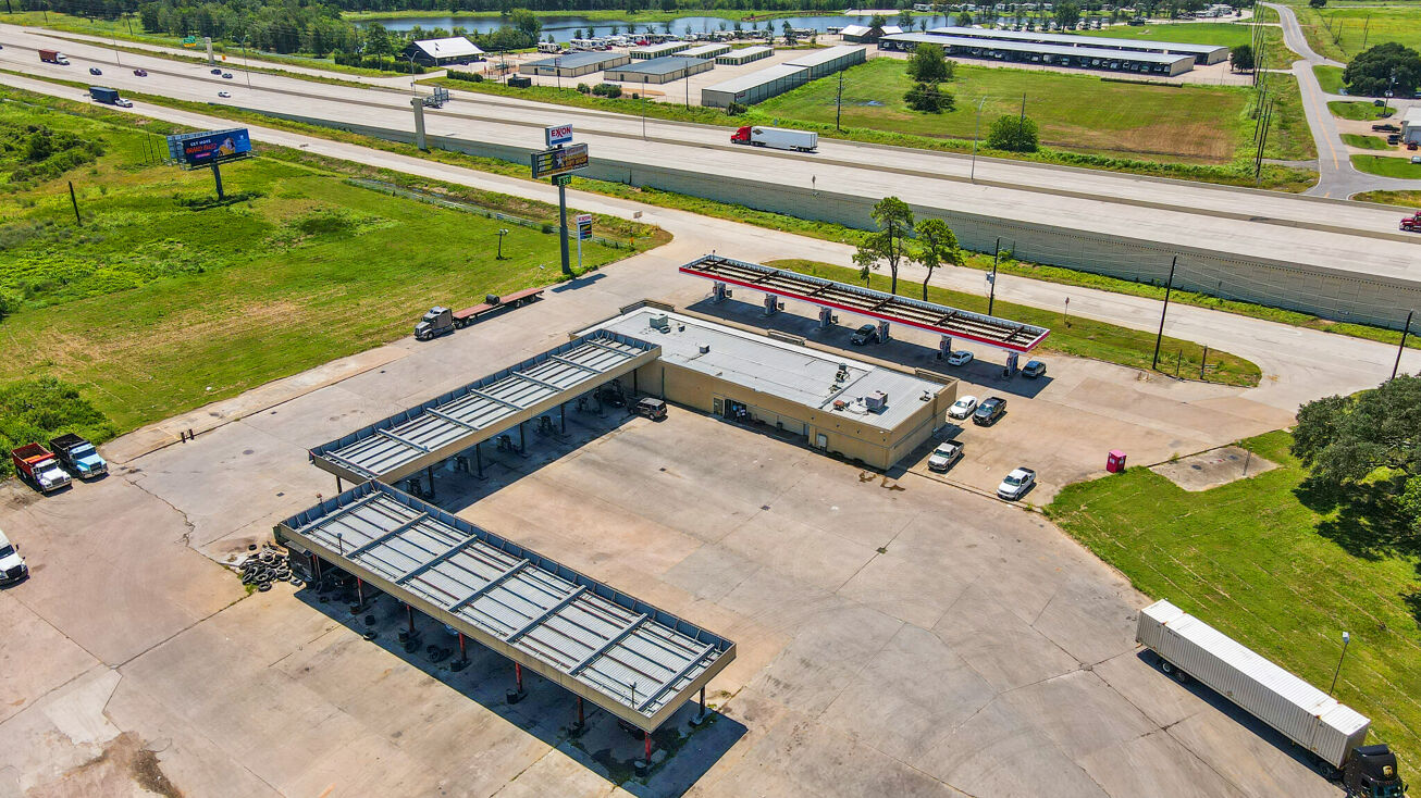 Pictures of Retail property located at 5168 I-10 Frontage Rd, Sealy, TX 77474 for sales - image #1