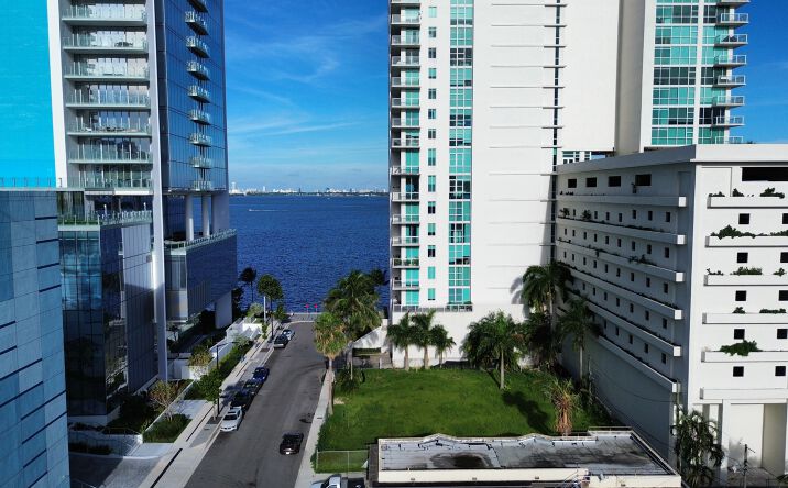 Pictures of Land property located at 702 NE 26th St, Miami, FL 33137 for sales - image #1