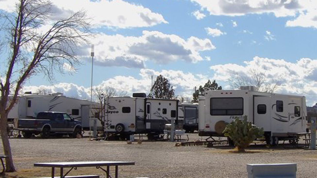 Pictures of Mobile Home Park property located at 180 W 4 Feathers Ln, Benson, AZ 85602 for sales - image #1