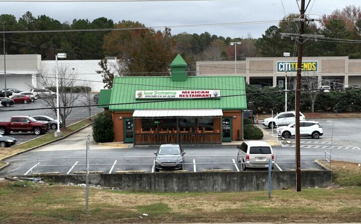 Pictures of Retail property located at 913 E Main St, Laurens, SC 29360 for comps - image #1