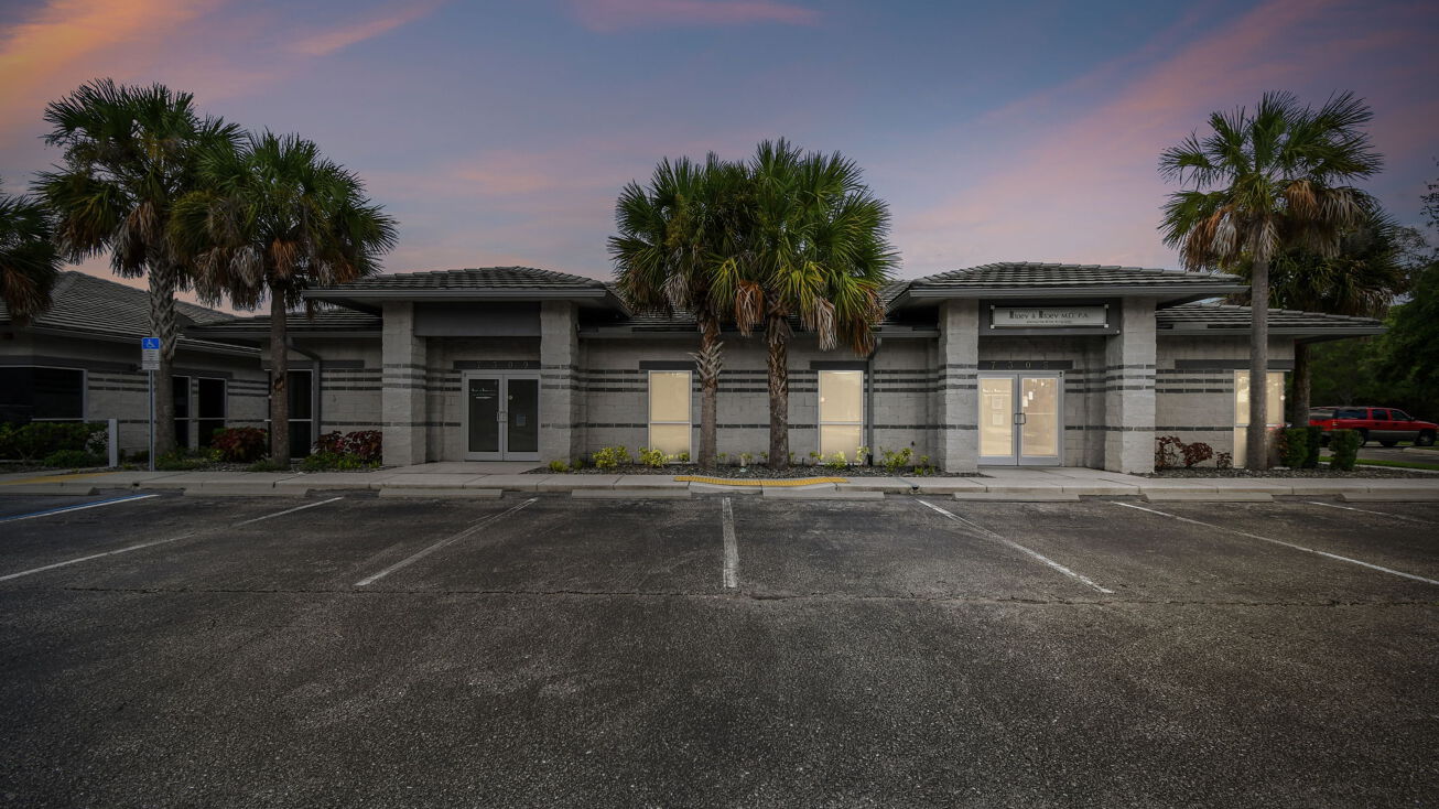 7305 Professional Pkwy E, Sarasota, FL 34240