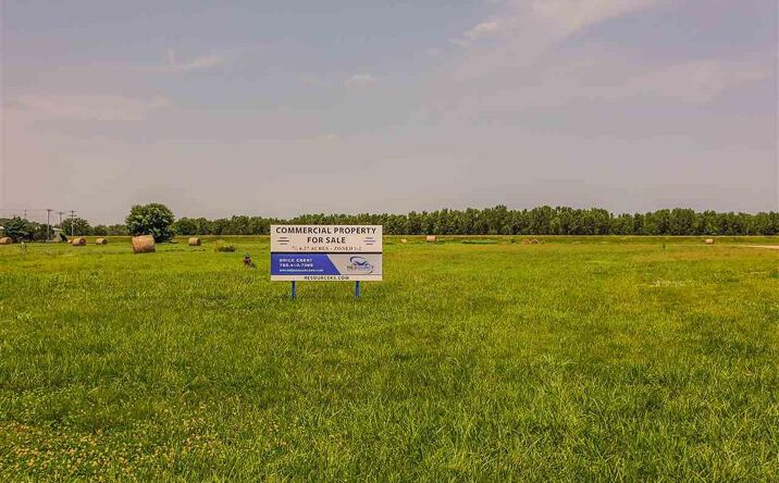Pictures of Land property located at 310 Levee Dr, Manhattan, KS 66502 for sales - image #1