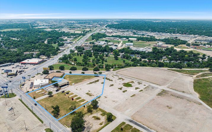 Pictures of Land property located at 914 S Valley Mills Dr, Waco, TX 76711 for sales - image #1