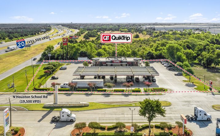 Pictures of Retail property located at 3900 N Houston School Rd, Lancaster, TX 75134 for comps - image #1