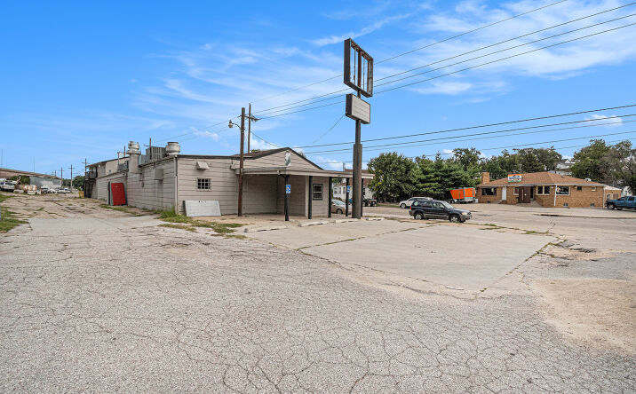 Pictures of Mixed Use, Retail property located at 6500 Railroad Ave, Omaha, NE 68107 for sales - image #1