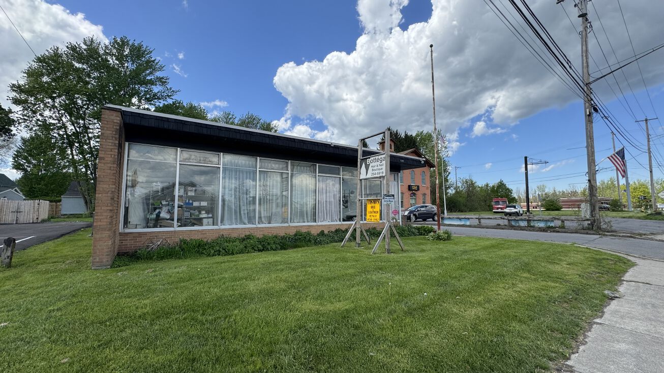 8349 Brewerton Rd, Cicero, NY 13039