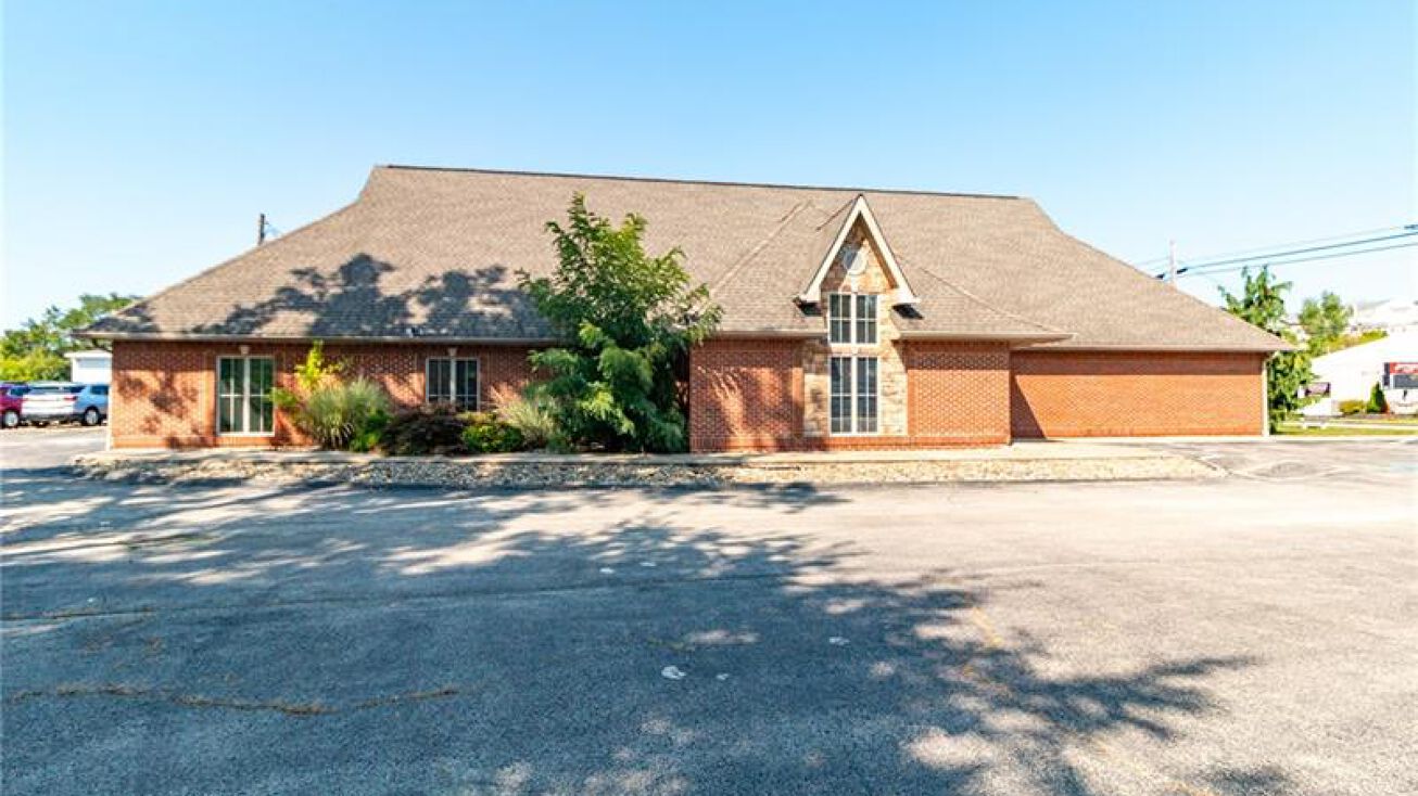 215 Grove City Rd, Slippery Rock, PA 16057