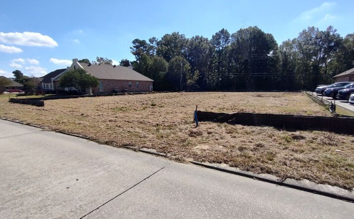 Pictures of Land, Office property located at 180 Veterans Blvd, Denham Springs, LA 70726 for sales - image #1