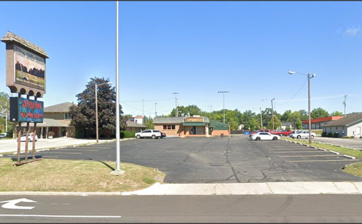 Pictures of Retail property located at 303 E Tillman Rd, Fort Wayne, IN 46816 for sales - image #1