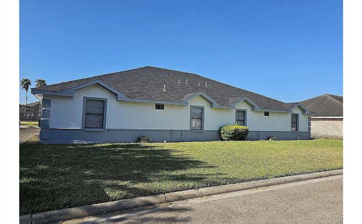 Pictures of Multifamily property located at 2206 Kimberly Lane, Edinburg, TX 78539 for sales - image #1