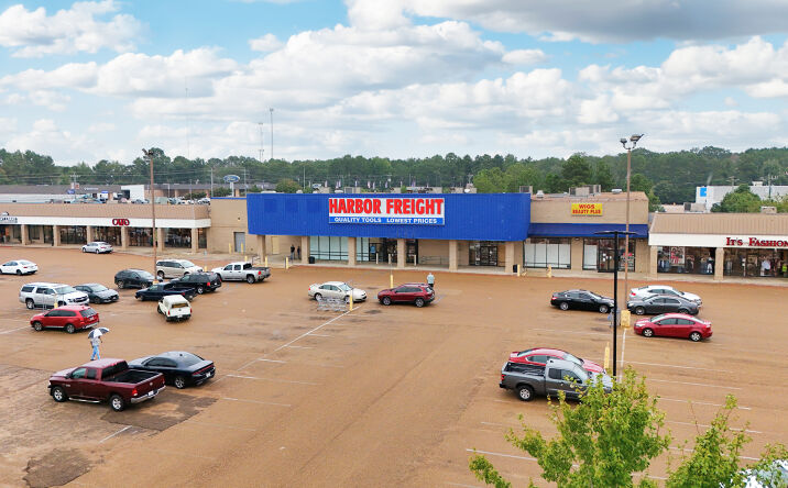 Pictures of Retail property located at 966 Brookway Blvd, Brookhaven, MS 39601 for sales - image #1