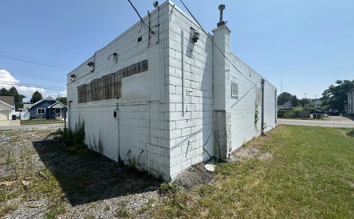 Pictures of Retail property located at 618 Clinton St, Buffalo, NY 14210 for sales - image #1