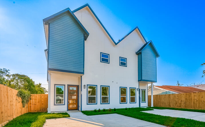 Pictures of Multifamily property located at 7315 Iwo Jima Rd, Houston, TX 77033 for sales - image #1