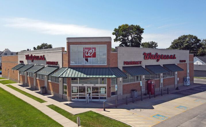 Pictures of Retail property located at 315 N Webster St, Taylorville, IL 62568 for sales - image #1